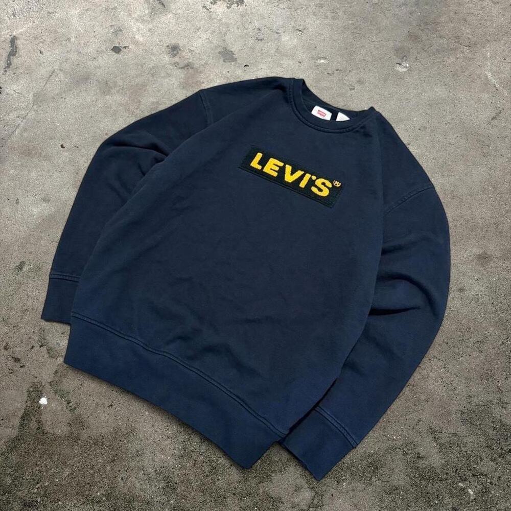 Vintage Levi’s Navy Blue Logo Crewneck Sweatshirt Medium